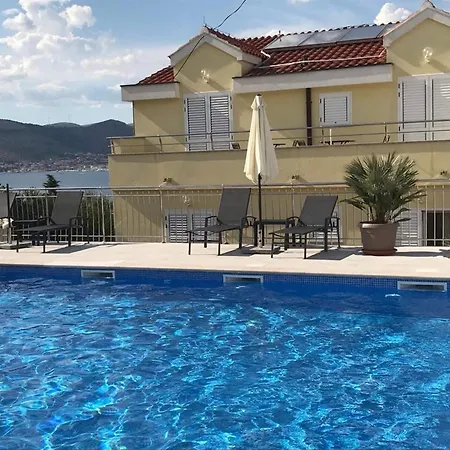 Moonlight - One Bedroom With Large Terrace Classic Trogir